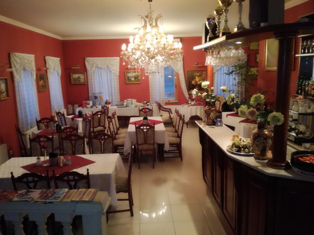 Hotel Arany Trofea Eger Ngoại thất bức ảnh