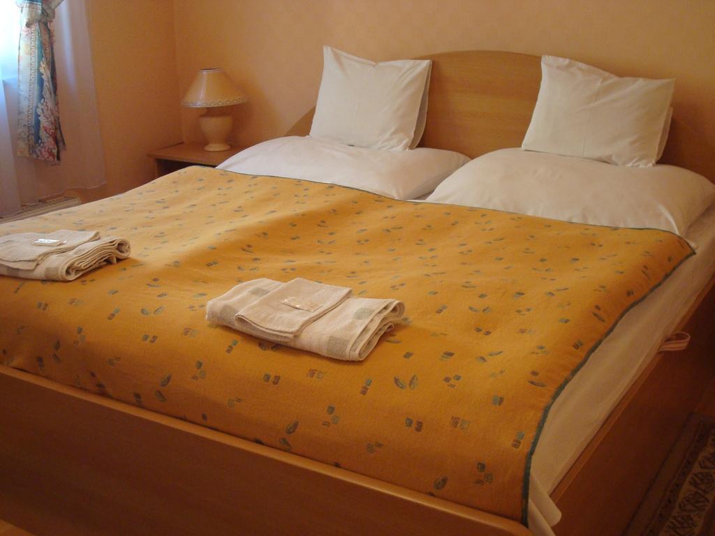 Hotel Arany Trofea Eger Ngoại thất bức ảnh