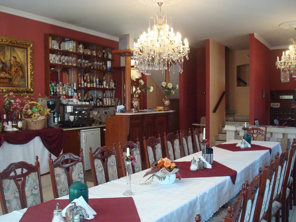 Hotel Arany Trofea Eger Ngoại thất bức ảnh