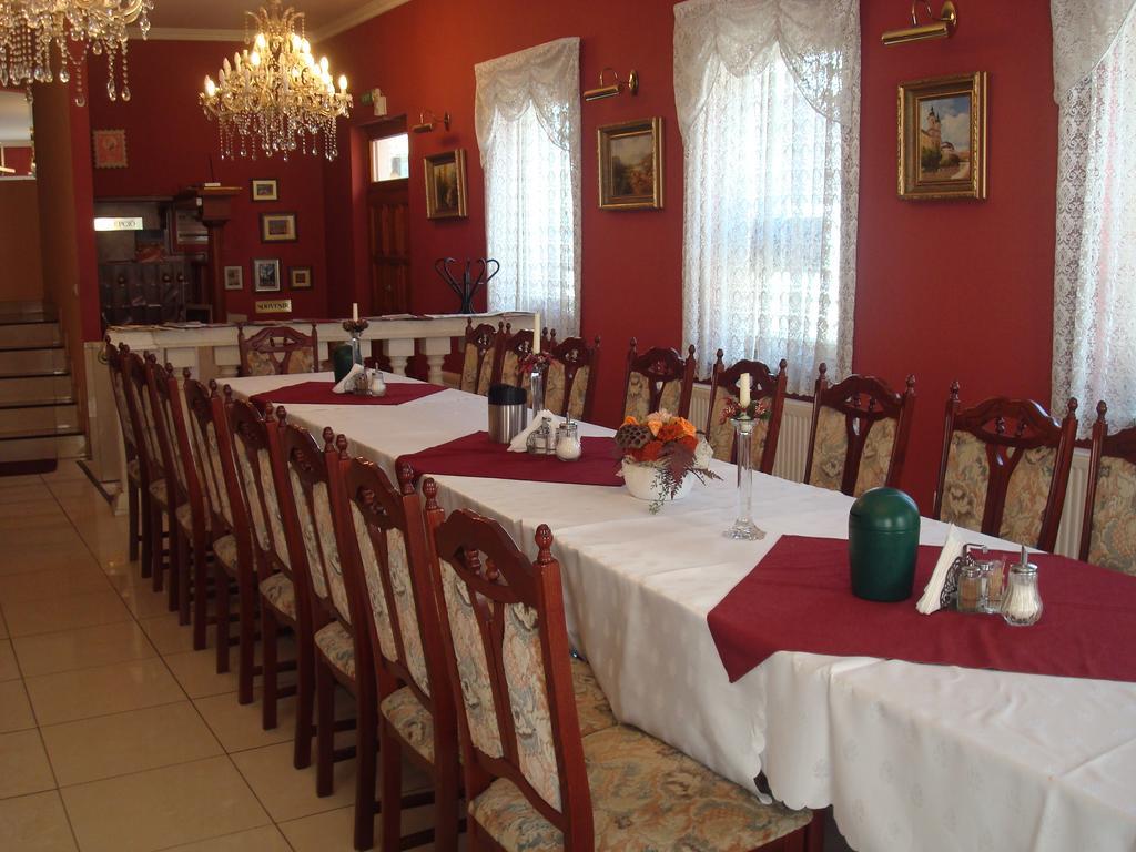 Hotel Arany Trofea Eger Ngoại thất bức ảnh